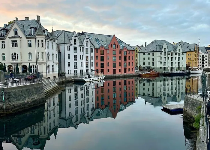 Authenic Art Nouveau In The City-center Appartement Ålesund