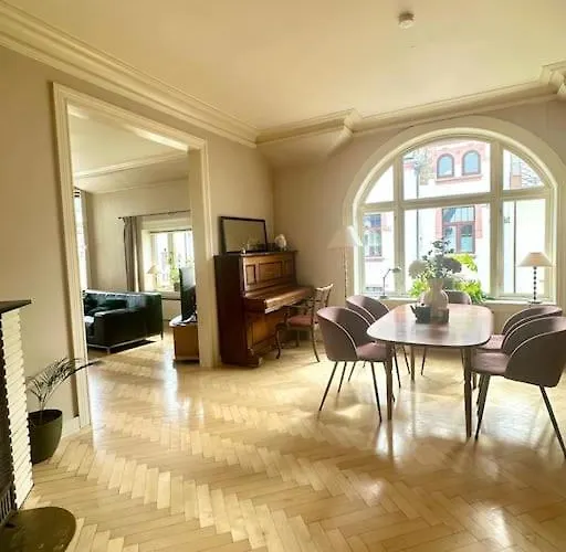 Appartement Authenic Art Nouveau In The City-center *
