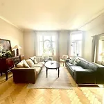 Authenic Art Nouveau In The City-center Apartman *